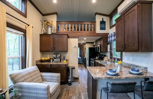 Tracy City Cabin | Beautiful Cottage with Nice Forest Sights in Tracy City, Tennessee