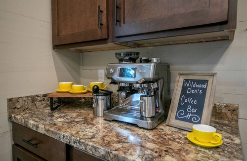 Tracy City Cabin | Beautiful Cottage with Nice Forest Sights in Tracy City, Tennessee