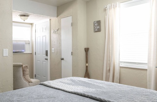 Historic Uptown Apartment | Beautiful Cozy Cottage Apartment Close to Downtown!