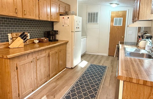 Mesena House | Beautiful cozy home in Thomson near lake and boat ramp