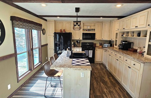 Blue Ridge Cottage | Beautiful, cozy house, close to the Marina & Downtown