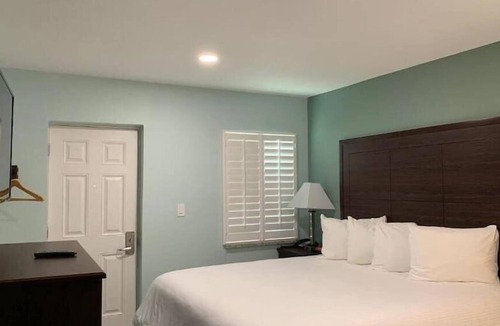 Ocean View Halifax Estates Condo | Beautiful Daytona Beach King Suite!
