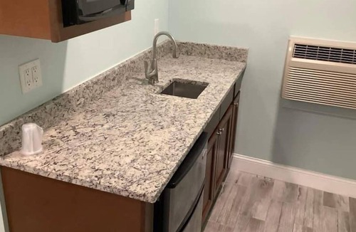 Ocean View Halifax Estates Condo | Beautiful Daytona Beach King Suite!