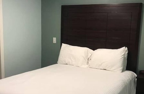 Ocean View Halifax Estates Condo | Beautiful Daytona Beach Queen Suite!