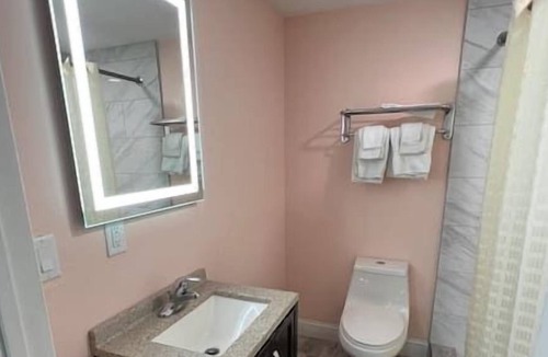 Ocean View Halifax Estates Condo | Beautiful Daytona Beach King Suite!