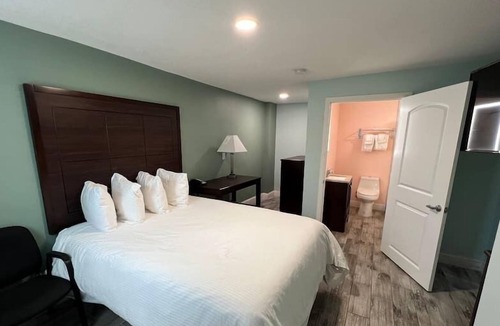 Ocean View Halifax Estates Condo | Beautiful Daytona Beach King Suite!