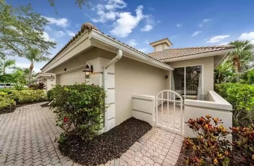 Naples House | Beautiful Detached Home in Fiddlers Creek on the Golf Course