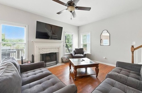 Peoplestown House | Beautiful Downtown Brick Road Home Oasis With Stadium View