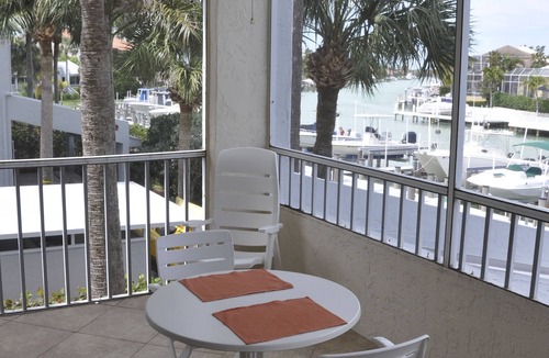 Marco Island Condo | Beautiful Eagle Cay condo