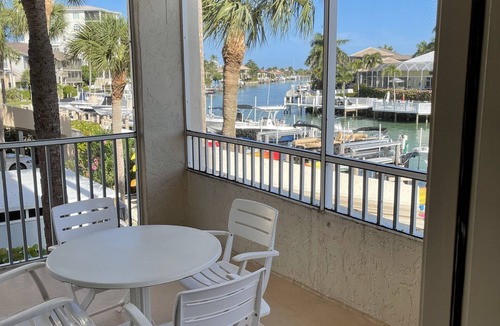 Marco Island Condo | Beautiful Eagle Cay condo