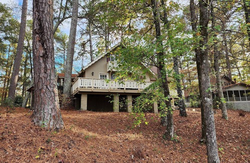 Pine Mountain Ski Chalet | Beautiful family friendly 4 bedroom Resort Chalet with Fireplace