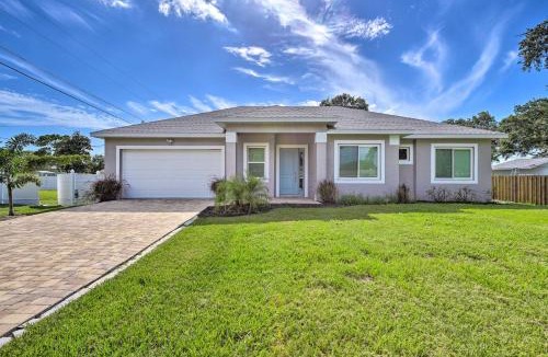 South Venice House | Beautiful Getaway about 4 Miles to Venice Beach!