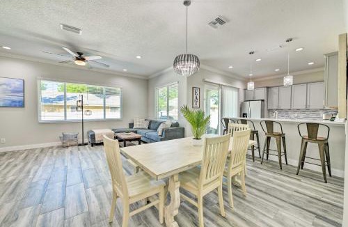 South Venice House | Beautiful Getaway about 4 Miles to Venice Beach!
