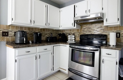 Irmo House | Beautiful home 2 Miles from Harbison Blvd- 5 mins from Lake Murray! Pet-Friendly