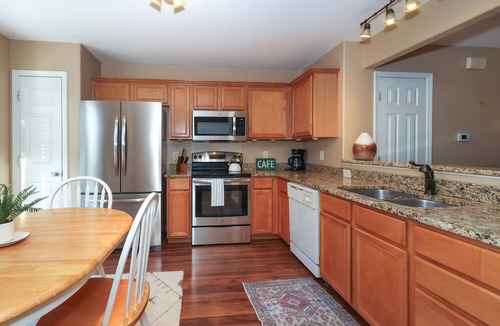 Oakhurst House | Beautiful Home Near Uptown and South Park Mall
