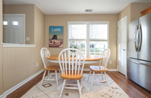 Oakhurst House | Beautiful Home Near Uptown and South Park Mall