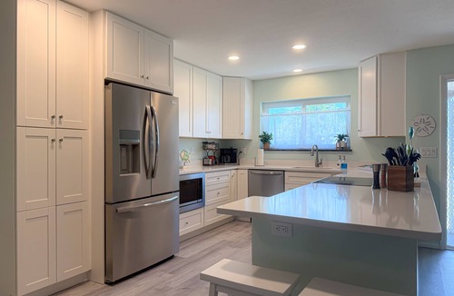 North Port House | Beautiful House on a Canal with Private Heated Pool, Pool Table, and Ping Pong