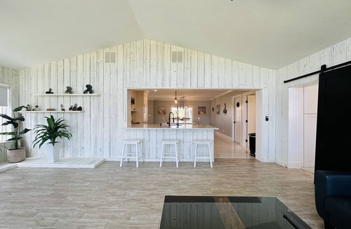 Isles of Capri House | Beautiful house on the bay, 5 minutes from keewaydin island in boat!