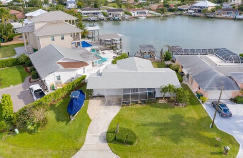 Isles of Capri House | Beautiful house on the bay, 5 minutes from keewaydin island in boat!