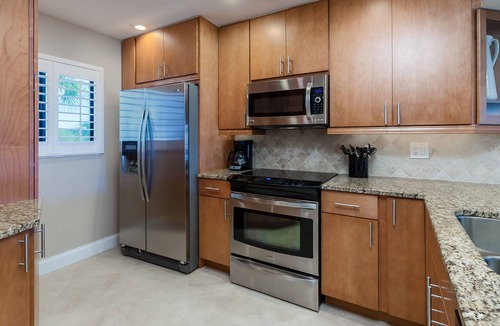 Siesta Key Condo | BEAUTIFUL & IMPECCABLY MAINTAINED BEACHFRONT CONDO ON USA’S #1 SIESTA KEY BEACH