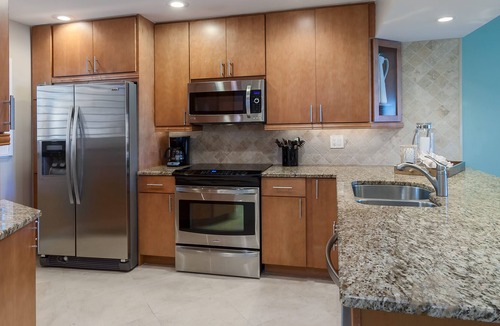 Siesta Key Condo | BEAUTIFUL & IMPECCABLY MAINTAINED BEACHFRONT CONDO ON USA’S #1 SIESTA KEY BEACH