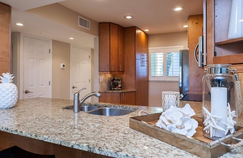 Siesta Key Condo | BEAUTIFUL & IMPECCABLY MAINTAINED BEACHFRONT CONDO ON USA’S #1 SIESTA KEY BEACH