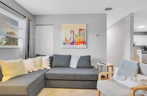 Sandalwood House | Beautiful Jacksonville Bungalow Centrally Located