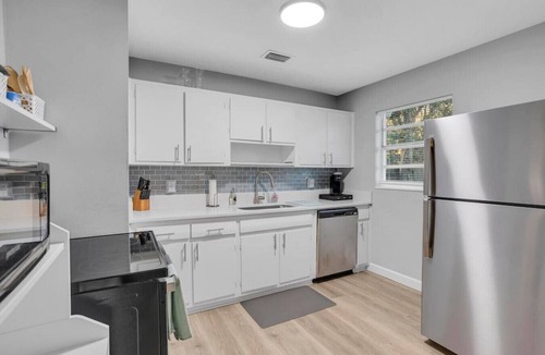 Sandalwood House | Beautiful Jacksonville Bungalow Centrally Located