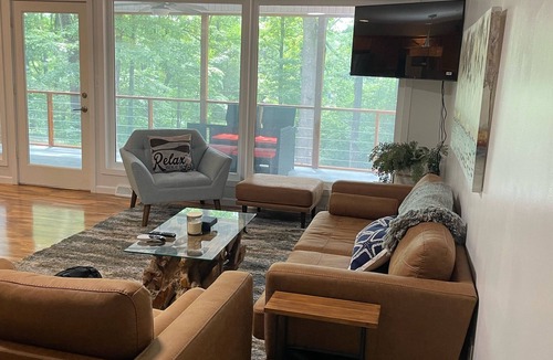 Fair Play House | Beautiful lake house perfect for amazing getaways!