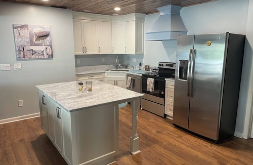 Seneca Apartment | Beautiful Lake Keowee Flat minutes from Clemson University.