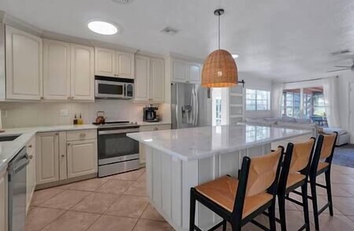 Altamonte Springs House | Beautiful Lakefront Gem ~ Pool ~ Fishing ~ 5 Star Location