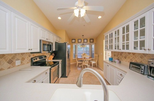Sarasota Condo | Beautiful lakefront 2/2 condo in Heritage Oaks Golf and Country Club - Par Then Bar