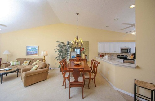 Sarasota Condo | Beautiful lakefront 2/2 condo in Heritage Oaks Golf and Country Club - Par Then Bar