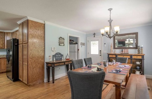 Milledgeville House | Beautiful Lakefront Home