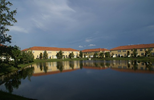Kissimmee House | BEAUTIFUL LAKEVIEW TOWNHOME, 5 MILES TO DISNEY. FULLY EQUIPED
