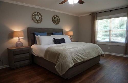East Cobb House | Beautiful & large newly renovated 5 bedroom house.