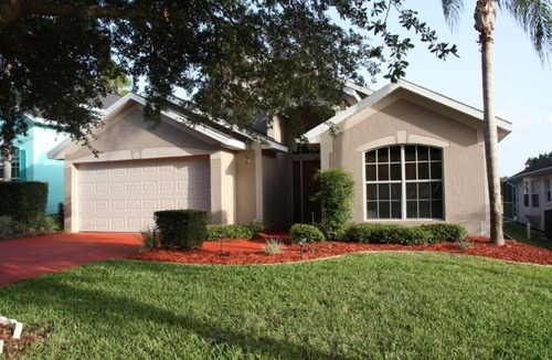 Haines City Villa | Beautiful luxury golf villa with private pool & spa