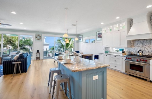 Ilexhurst House | Beautiful luxury home! Pool, rooftop deck, steps from the beach!