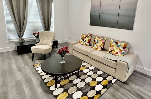 Southside House | Beautiful Luxury House Great Location Near Beaches Mayo Clinic Shops Restaurants