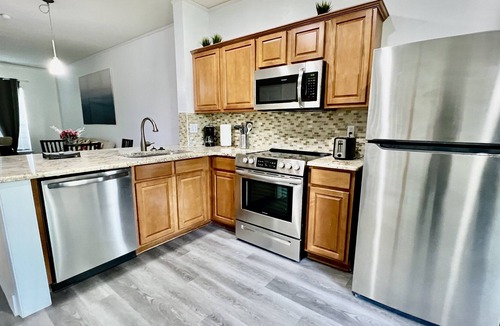 Southside House | Beautiful Luxury House Great Location Near Beaches Mayo Clinic Shops Restaurants