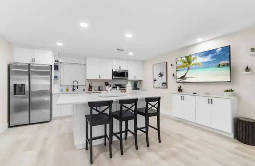 Lighthouse Point House | Beautiful Modern Renovated Family Oasis With Pool