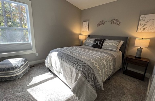 Lenoir City House | Beautiful Modern Cabin, Great Location. Monthly Discount Available!