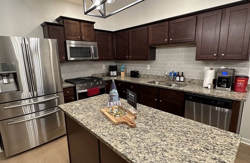 Fairburn House | Beautiful Modern Home near Downtown and Airport