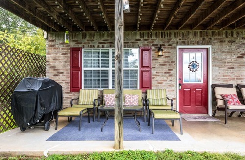 Kodak Apartment | Beautiful Mountain View Place w Exclusive Hot Tub