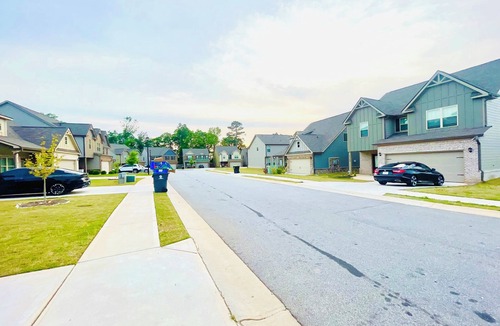 Lovejoy House | Beautiful New Cozy Home in a Gated Community