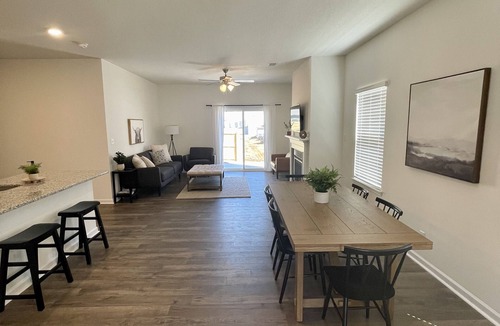 Oak Ridge House | Beautiful new home with lake view near hiking trails