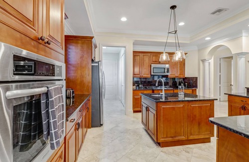Central Naples House | Beautiful newly furnished home in the heart of Naples - pool & 10 mins to beach!