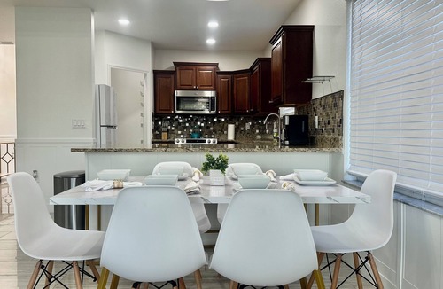 Harris House | Beautiful Pet friendly 4BR Property W/Large fenced Backyard Centrally Located