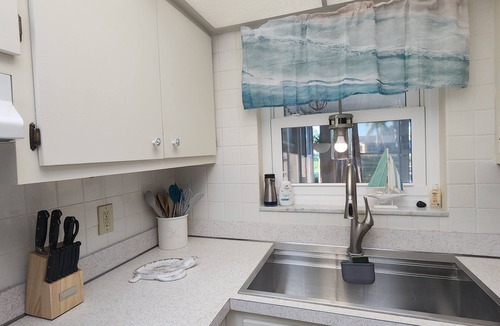 North Port Cottage | Beautiful, Pet friendly home on canal. Great for fishing, kayaks & snowbirds