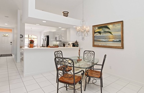 Naples Condo | Beautiful Pet Friendly Condo-close to everything! Prof. cleaned and sanitized.